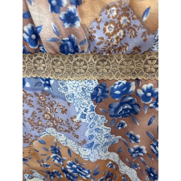 Passports Woman Bell Sleeve Lace Embellished Stretch Knit Floral Top Size 1X - Picture 4 of 5